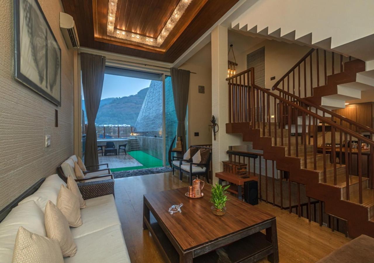 Saffronstays Urja, Lonavala - Private Villa With 2 Pools, Spa Room, Private Elevator & Waterfall Buitenkant foto